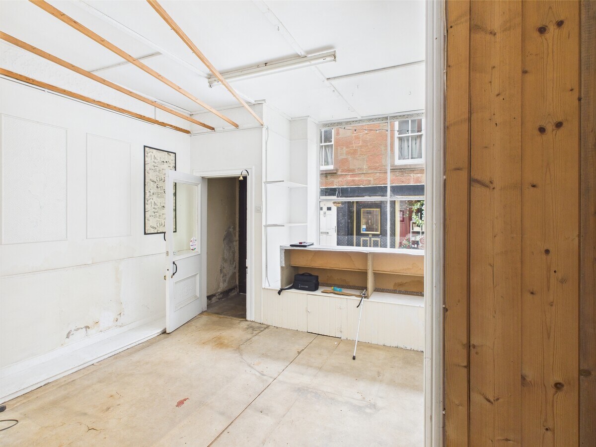19 Roods, Kirriemuir, ANS DD8 4EZ - Unidad Shop -  - Foto del interior - Image 1 of 2