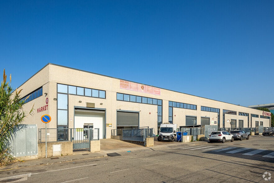 Nave en Sant Andreu de la Barca, Barcelona en alquiler - Foto del edificio - Imagen 2 de 3