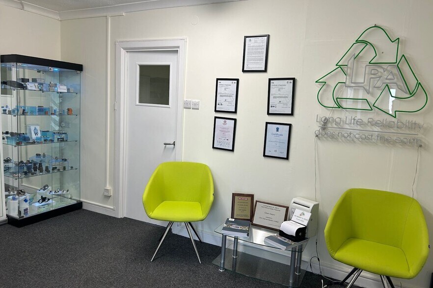 Bath Rd, Thatcham en venta - Foto del edificio - Imagen 3 de 9