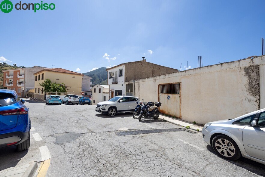 Calle María Uceda Díaz, 18, Cenes de la Vega, Granada en venta - Foto del edificio - Imagen 3 de 17