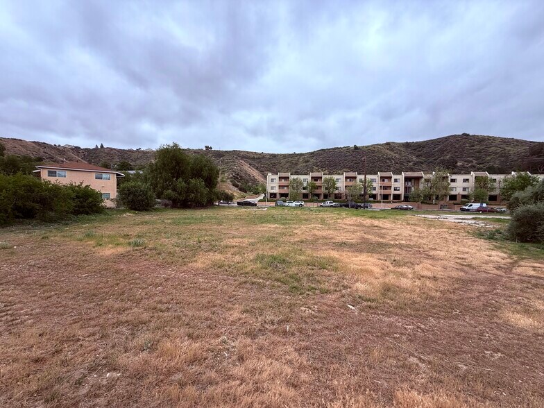 17745 & 17731 Scherzinger, Santa Clarita, CA en venta - Foto del edificio - Imagen 2 de 18