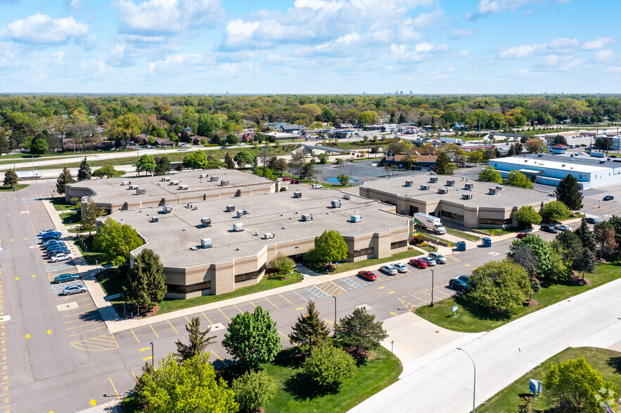 31572 Industrial Rd, Livonia, MI en alquiler - Foto del edificio - Imagen 2 de 39