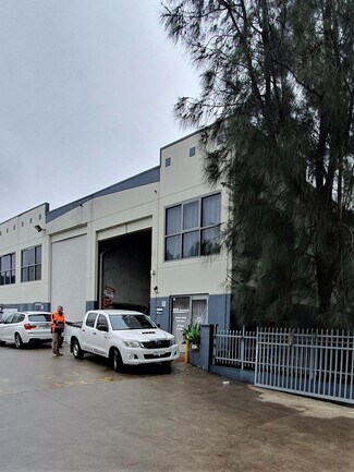 Más detalles de 15 Gartmore Ave, Bankstown - Nave en alquiler