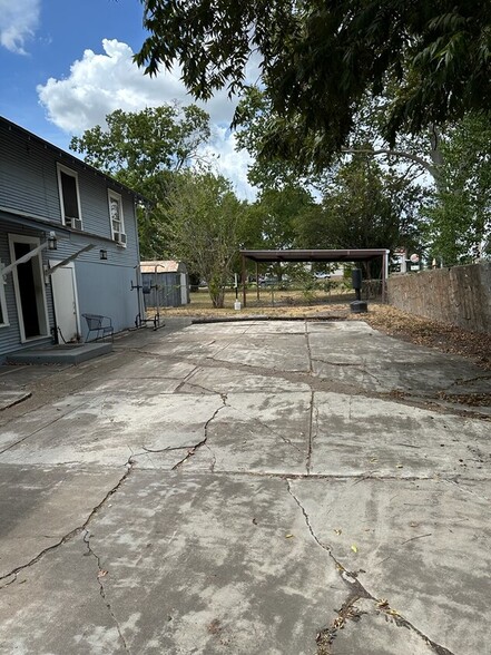 104 Jeffries St, Brenham, TX en venta - Foto del edificio - Imagen 2 de 2