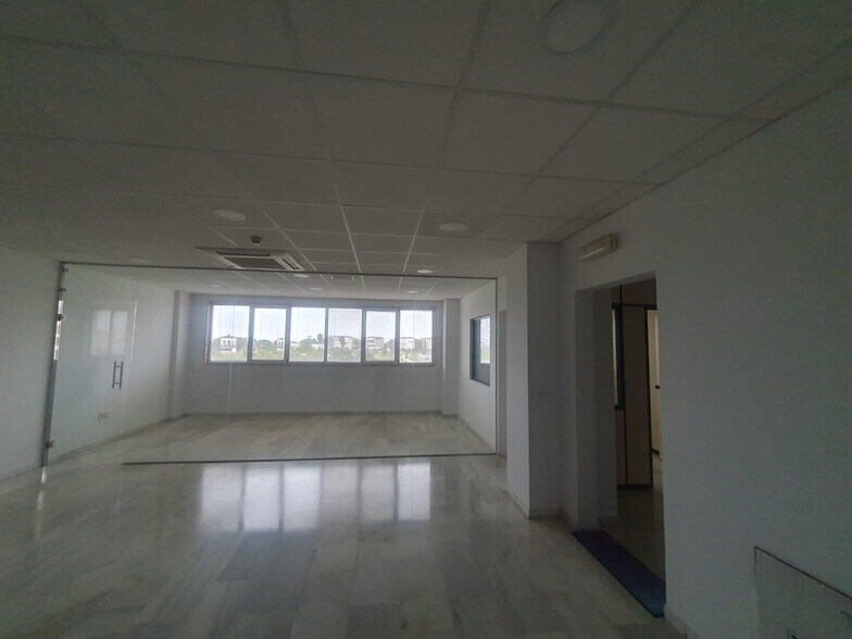 Oficina en SEVILLA en alquiler - Foto del edificio - Imagen 3 de 12