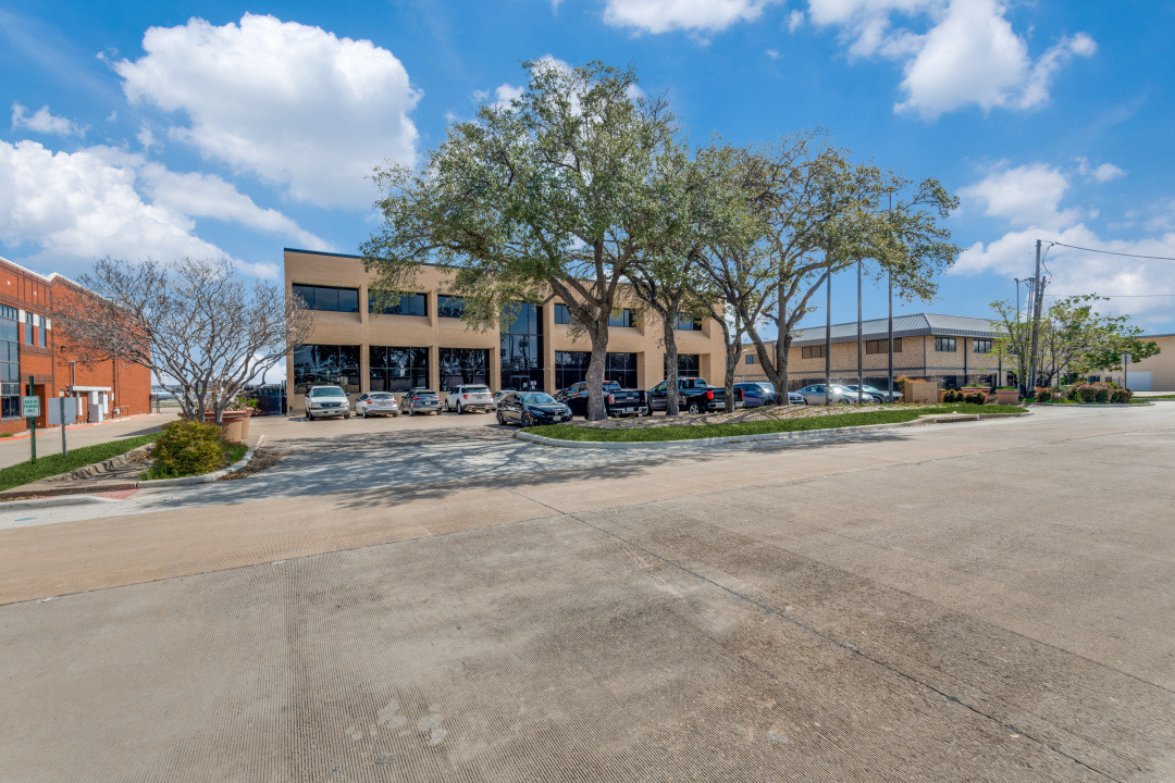 15800 Dooley Rd, Addison, TX en venta Foto del edificio- Imagen 1 de 33