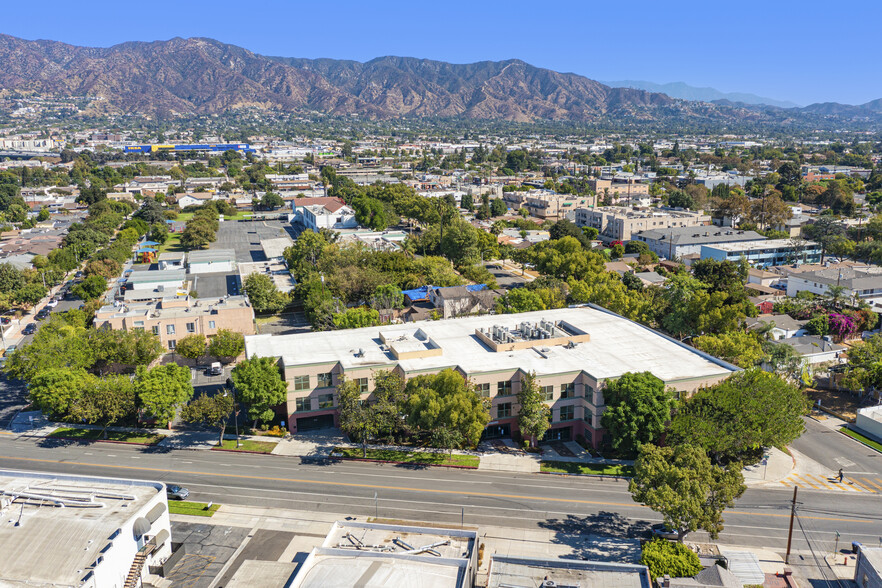 800 S Main St, Burbank, CA en alquiler - Foto del edificio - Imagen 1 de 50