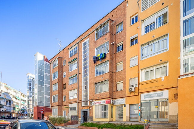 Más detalles de Calle los Yebenes, 205, Madrid - Local en alquiler