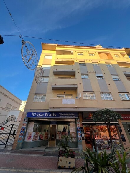 de Dolores Ibárruri 'Pasionaria, 2, Benalmádena, Málaga en venta - Foto del edificio - Imagen 2 de 17