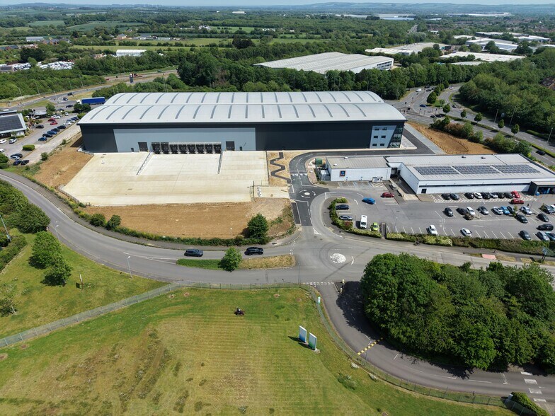 100 Latham Rd, Swindon en alquiler - Foto del edificio - Imagen 3 de 13