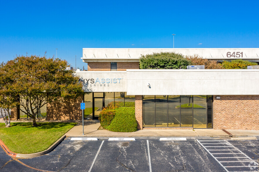 6451 Brentwood Stair Rd, Fort Worth, TX en venta - Foto del edificio - Imagen 2 de 4