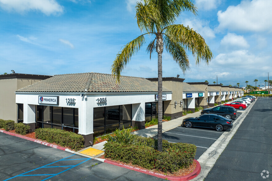 1235 Indiana Ct, Redlands, CA en alquiler - Foto del edificio - Imagen 1 de 9