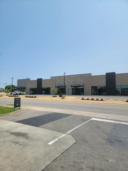 3900 Hollingwood Blvd, Clarksville, TN en alquiler - Foto del edificio - Imagen 2 de 6