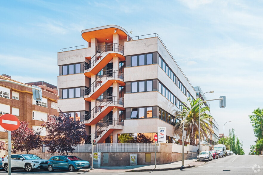 Calle de Mesena, 22, Madrid, Madrid en alquiler - Foto del edificio - Imagen 3 de 3