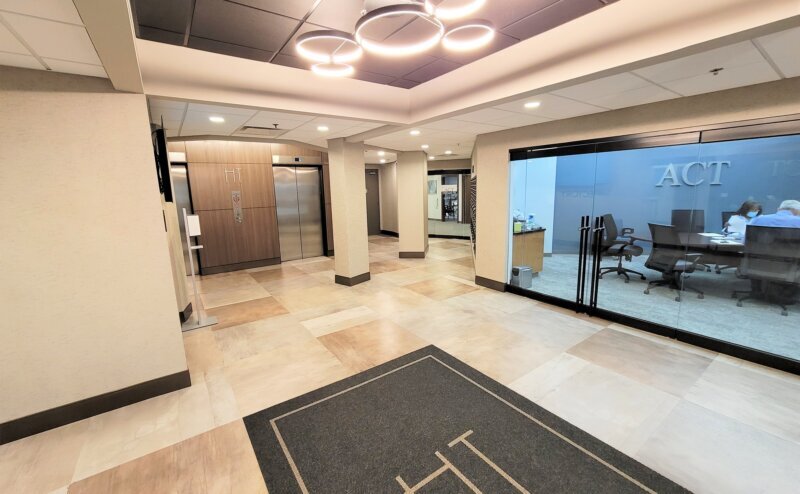 201 W Springfield Ave, Champaign, IL en alquiler - Foto del interior - Imagen 3 de 5