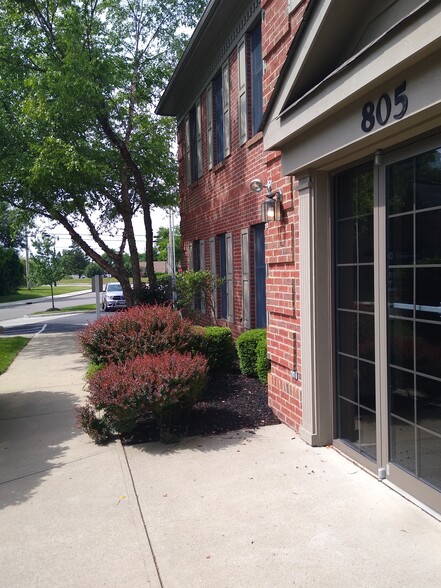 805 Hillsdowne Rd, Westerville, OH en venta - Foto del edificio - Imagen 3 de 37