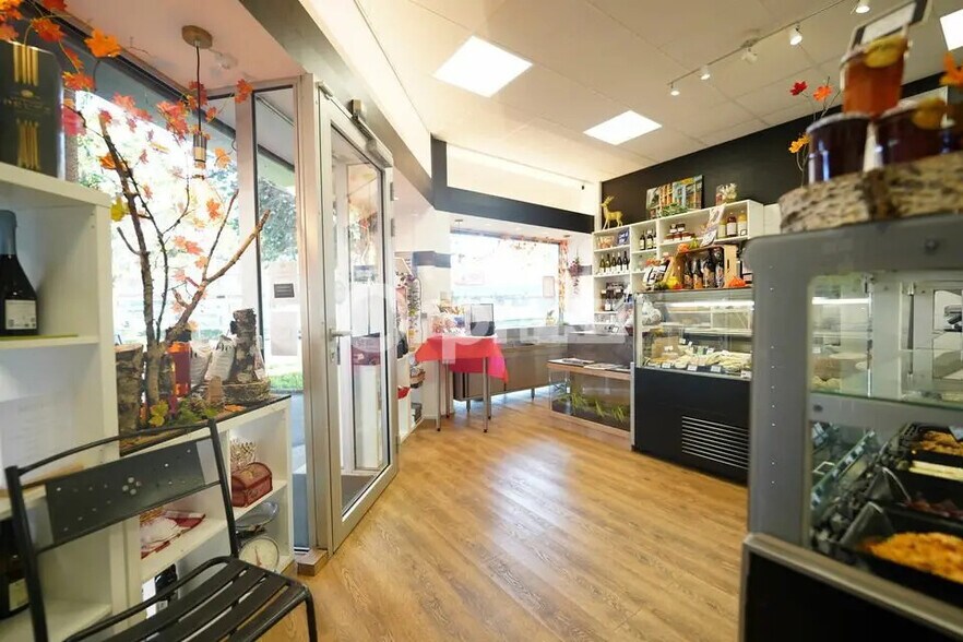 Local en Sainte-Foy-lès-Lyon en venta - Foto del interior - Imagen 2 de 5