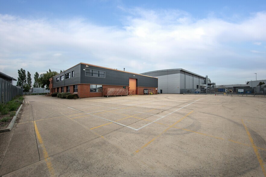 706-707 Stirling Rd, Slough en alquiler - Foto del edificio - Imagen 2 de 29