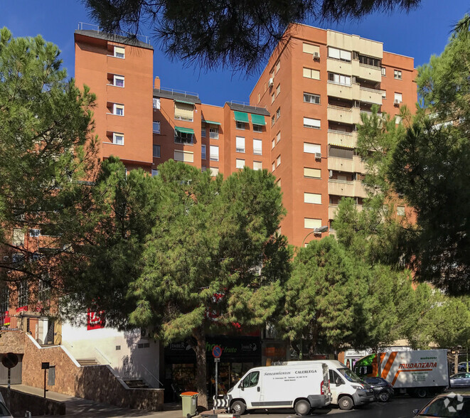 Avenida De San Luis, 166, Madrid, Madrid en alquiler - Foto del edificio - Imagen 3 de 3