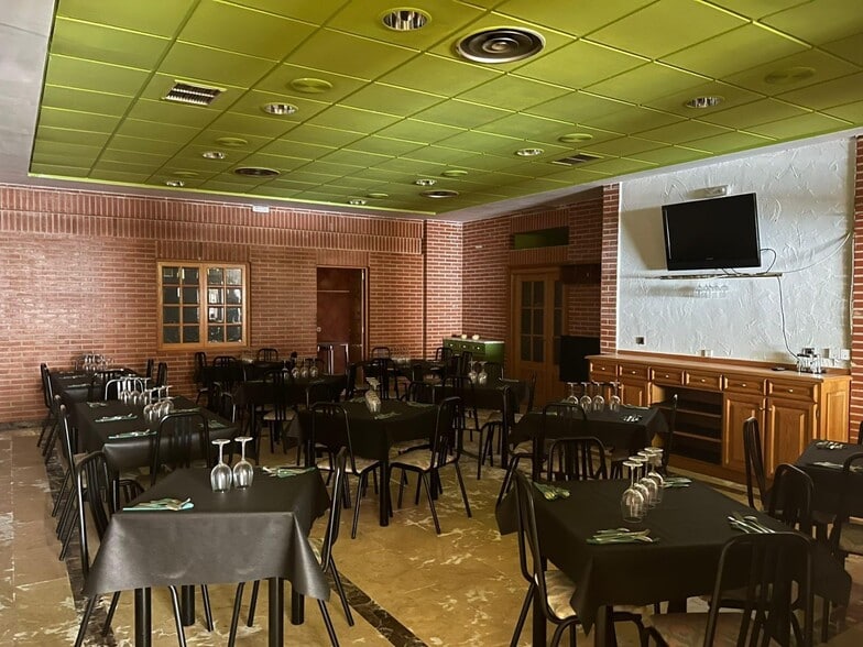 Avenida del Ferrocarril, 42, Ponferrada, León en venta - Foto del edificio - Imagen 2 de 7