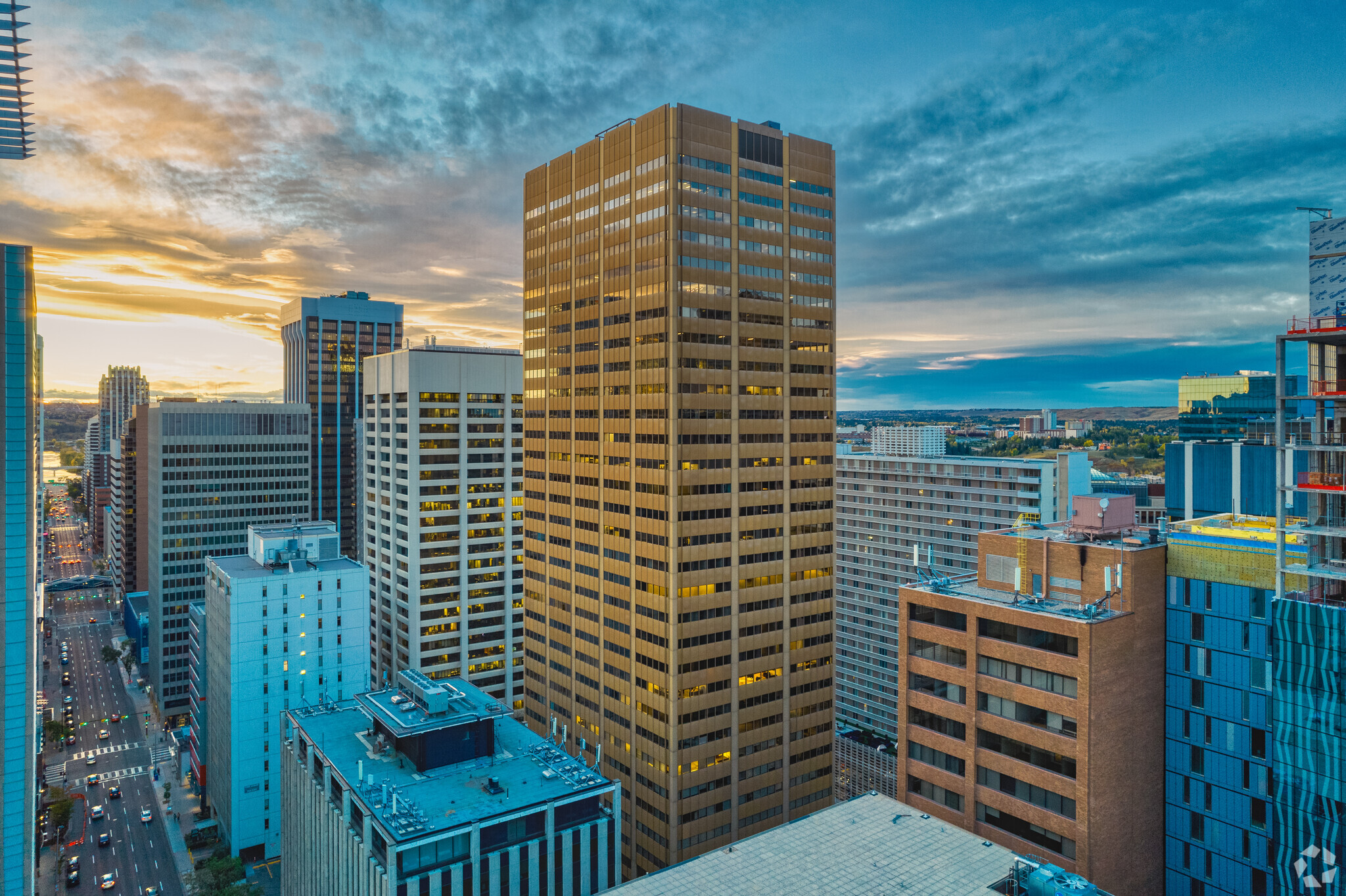 639 5th Ave SW, Calgary, AB en alquiler Foto del edificio- Imagen 1 de 9