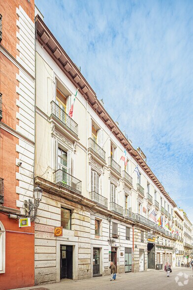 Edificio residencial en Madrid, Madrid en venta - Foto del edificio - Imagen 1 de 1