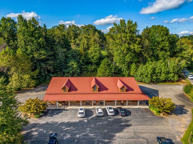 271 Old Barn Rd, Hendersonville, NC en venta - Foto del edificio - Imagen 2 de 45