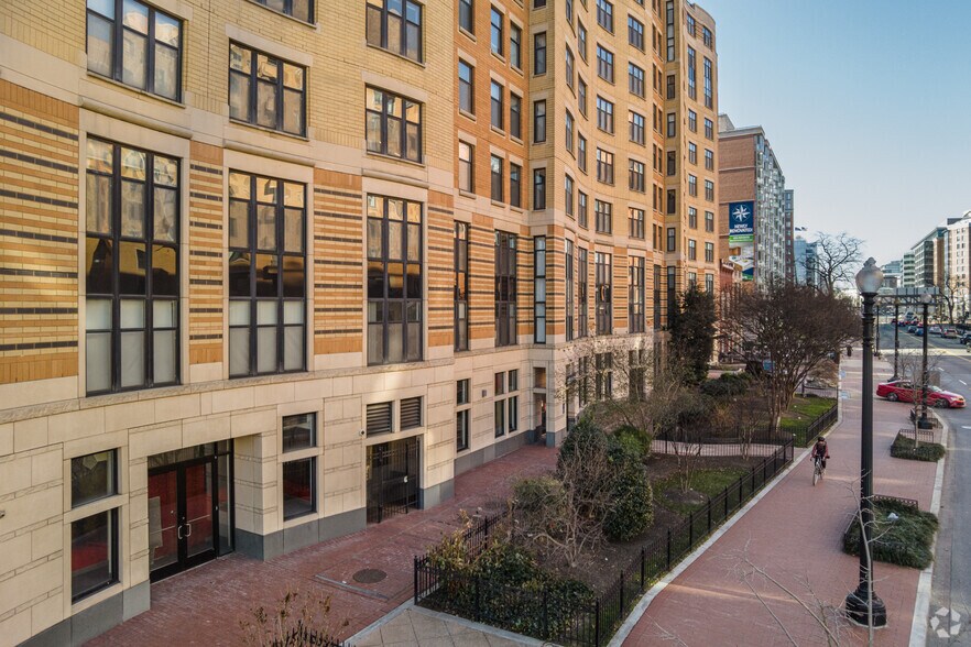 400 Massachusetts Ave NW, Washington, DC en venta - Foto del edificio - Imagen 2 de 4
