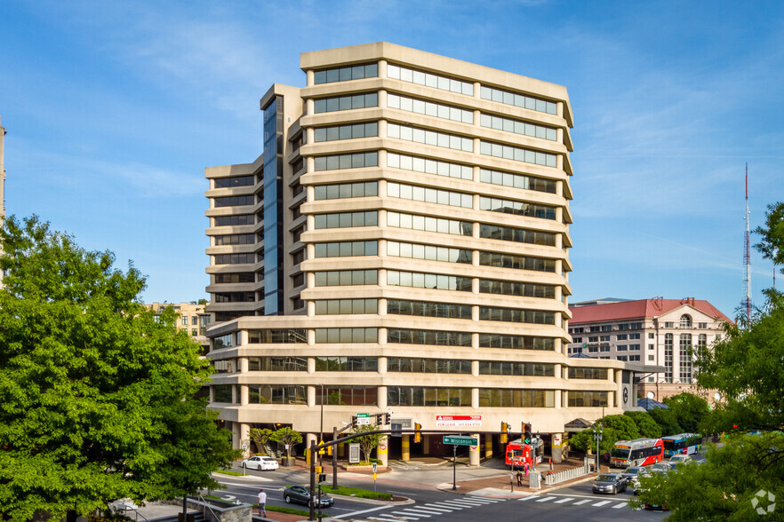 2 Wisconsin Cir, Chevy Chase, MD en alquiler - Foto del edificio - Imagen 1 de 11