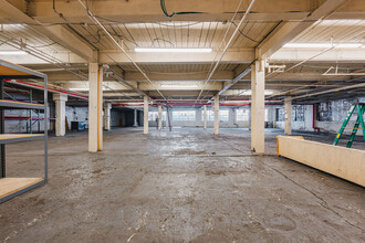 236-276 Greenpoint Ave, Brooklyn, NY en alquiler Foto del interior- Imagen 1 de 6