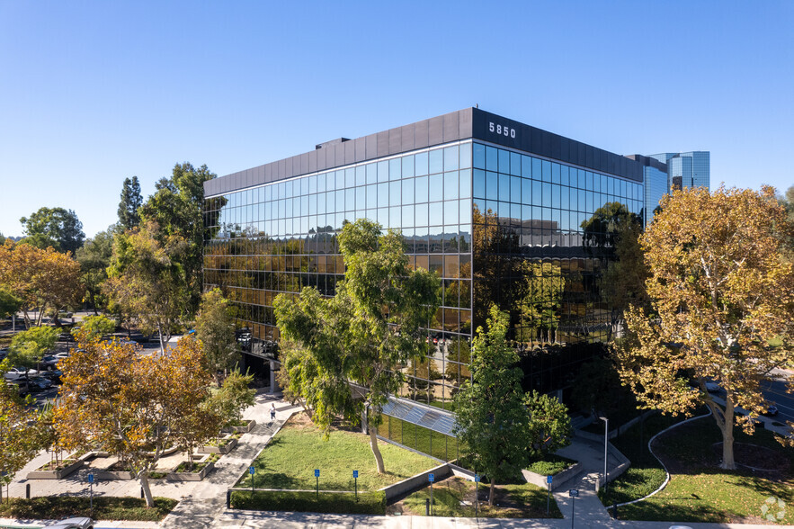 5850 Canoga Ave, Woodland Hills, CA en alquiler - Foto del edificio - Imagen 1 de 4