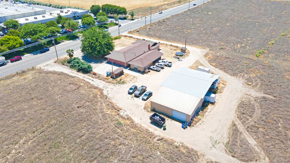 307 Dianne Dr, Turlock, CA en venta - Foto del edificio - Imagen 3 de 4