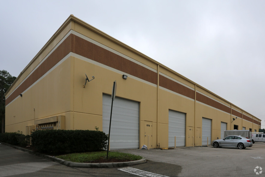 603-619 NW Mercantile Pl, Port Saint Lucie, FL en alquiler - Foto del edificio - Imagen 3 de 4