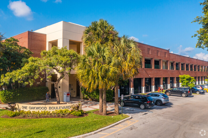 1 Oakwood Blvd, Hollywood, FL en alquiler - Foto del edificio - Imagen 3 de 13