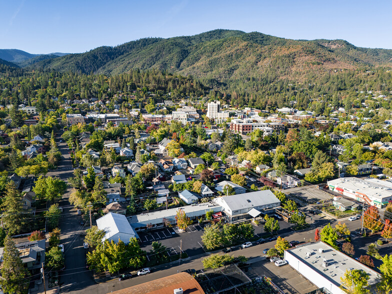 340 A St, Ashland, OR en alquiler - Foto del edificio - Imagen 1 de 34