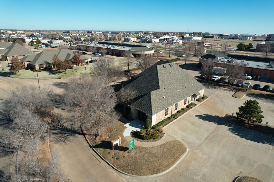 13838 Quail Pointe Dr, Oklahoma City, OK en alquiler - Foto del edificio - Imagen 2 de 4