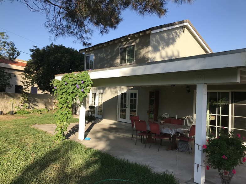 2421 E Powhatan Ave, Anaheim, CA en venta - Foto del edificio - Imagen 2 de 5