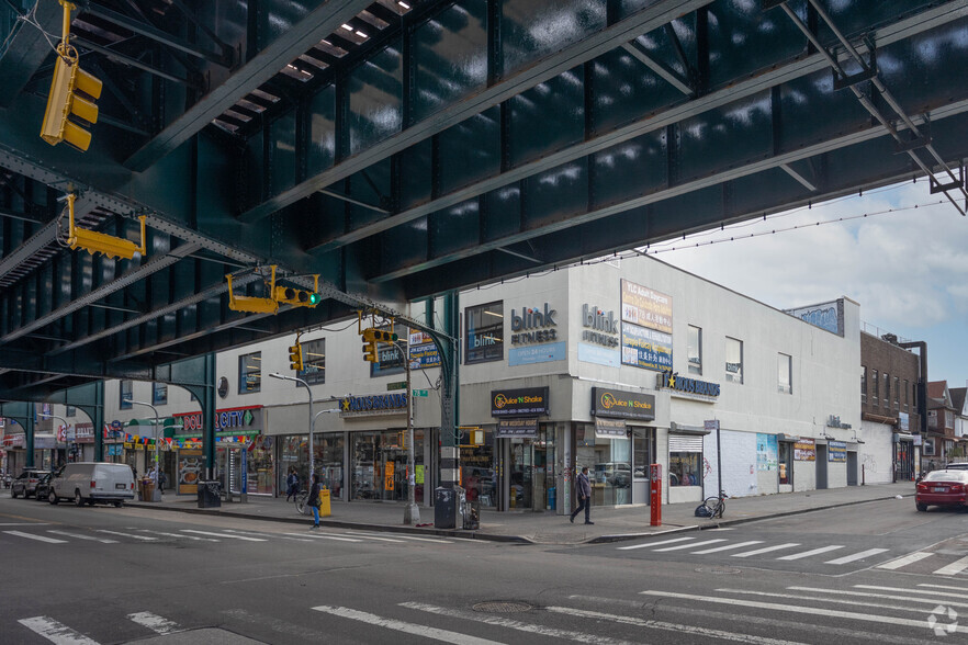 78-02-78-14 Roosevelt Ave, Jackson Heights, NY en alquiler - Foto del edificio - Imagen 3 de 10