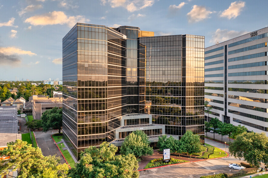 1225 N Loop Fwy W, Houston, TX en alquiler - Foto del edificio - Imagen 1 de 18