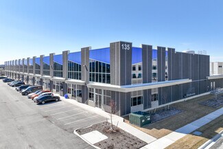 Más detalles de 135 Addison Hall Cir, Aurora, ON - Oficina en alquiler