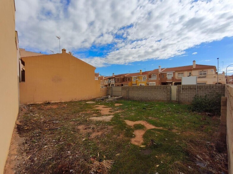 Avenida Albuñol, 21, Roquetas de Mar, Almería en venta - Foto del edificio - Imagen 2 de 14