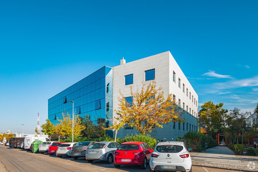 Calle Isla del Hierro, 7, San Sebastián de los Reyes, Madrid en alquiler - Foto del edificio - Imagen 3 de 4