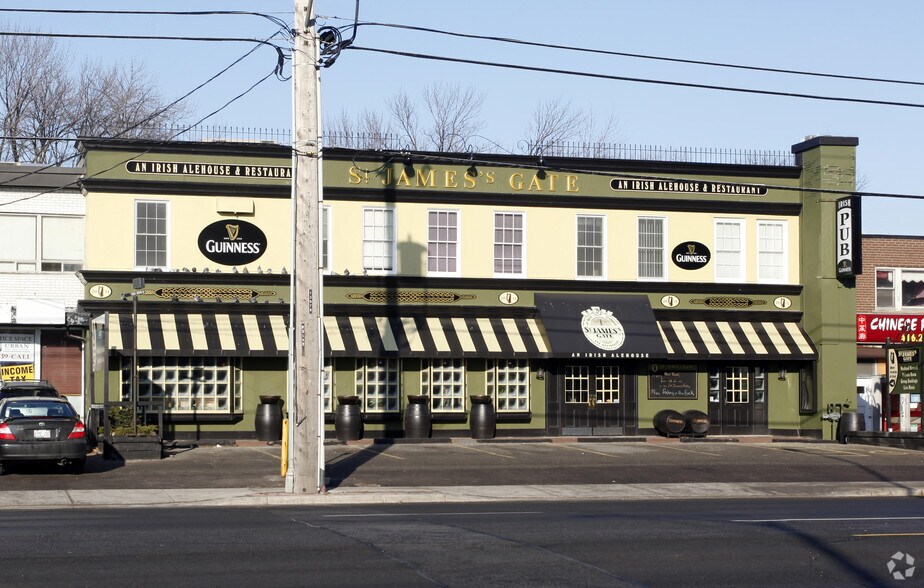 5140 - 5146 Dundas St W, Etobicoke cartera de 3 inmuebles en venta en LoopNet.es - Foto principal - Imagen 2 de 3