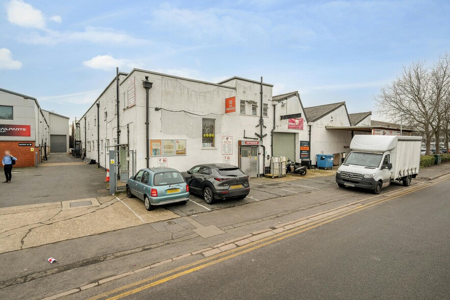 10 Greycaine Rd, Watford en alquiler - Foto del edificio - Imagen 1 de 19