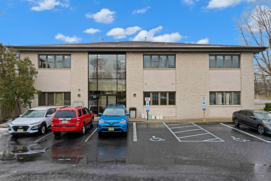 1740 Oak Tree Rd, Edison, NJ en venta - Foto del edificio - Imagen 1 de 31