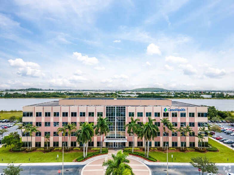 9725 NW 117th Ave, Miami, FL en alquiler - Foto del edificio - Imagen 3 de 37