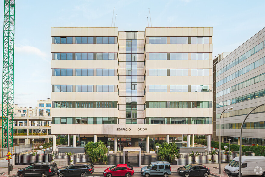 Avenida Manoteras, 26, Madrid, Madrid en alquiler - Foto del edificio - Imagen 2 de 5