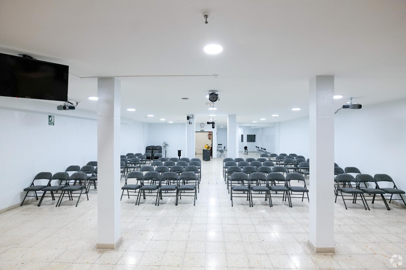 Madrid, MAD 28017 - - - Foto del interior - Image 2 of 19