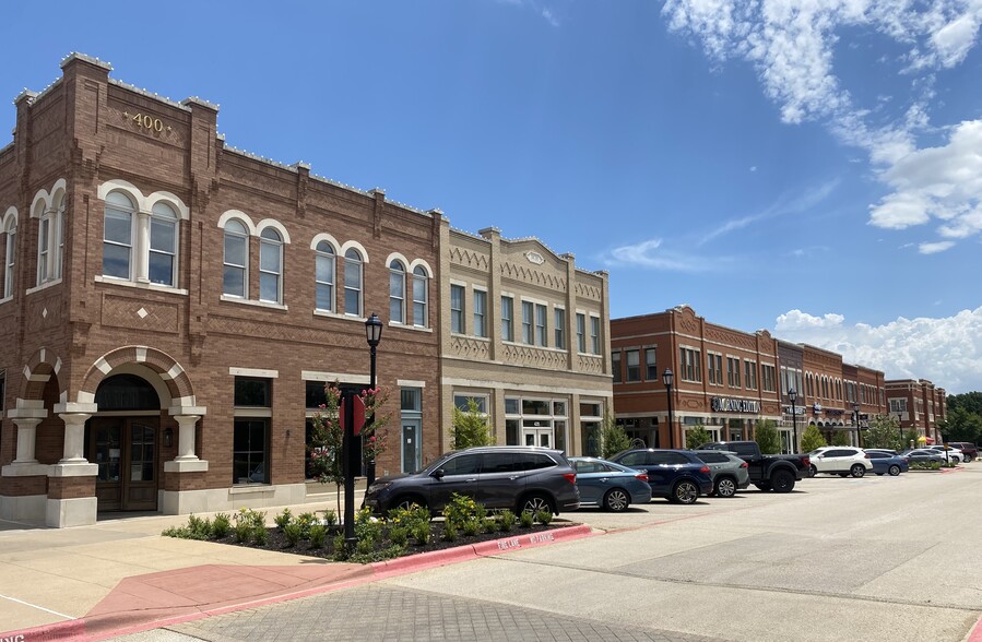 300-900 Parker Sq, Flower Mound, TX en alquiler - Foto del edificio - Imagen 1 de 25