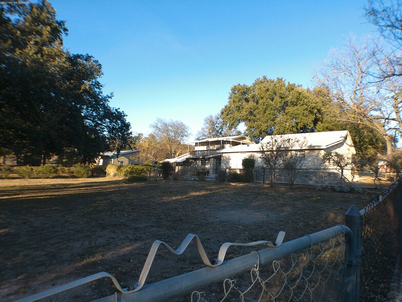 503 E Avenue G, Lampasas, TX en venta - Foto del edificio - Imagen 3 de 7